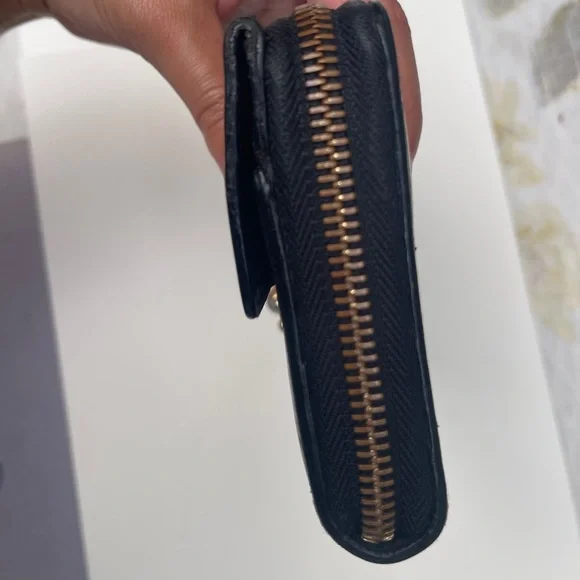 Chloe Elise Long Twist Lock Black and Gold Leather Wallet - Picture 10 of 16